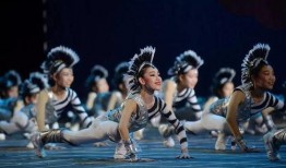 吃瓜体育生和舞蹈室1v1.社会热点的图片,揭秘校园热点背后的故事